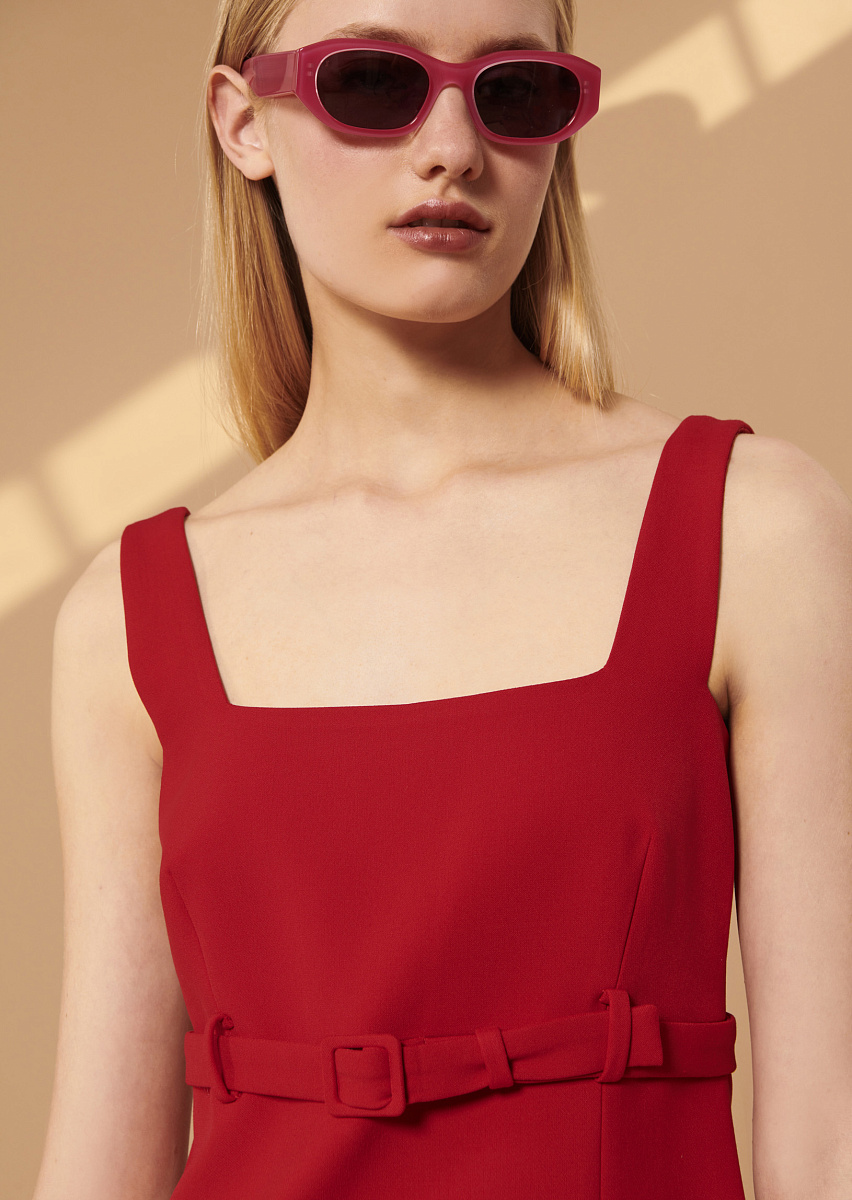 Красное мини-платье на бретелях Красное мини-платье на бретелях
