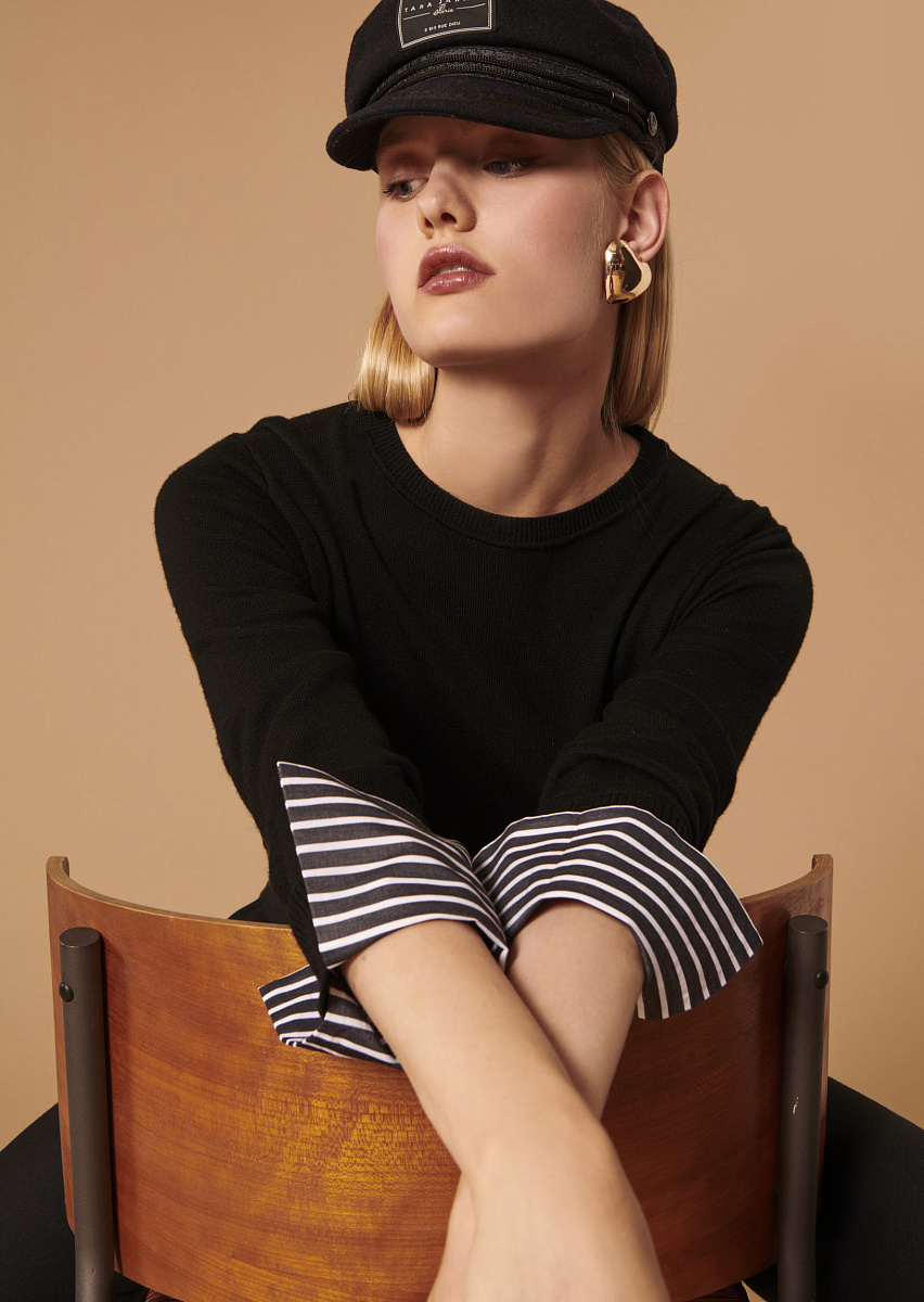 Черный джемпер из шерсти с акцентными манжетами Черный джемпер из шерсти с акцентными манжетами