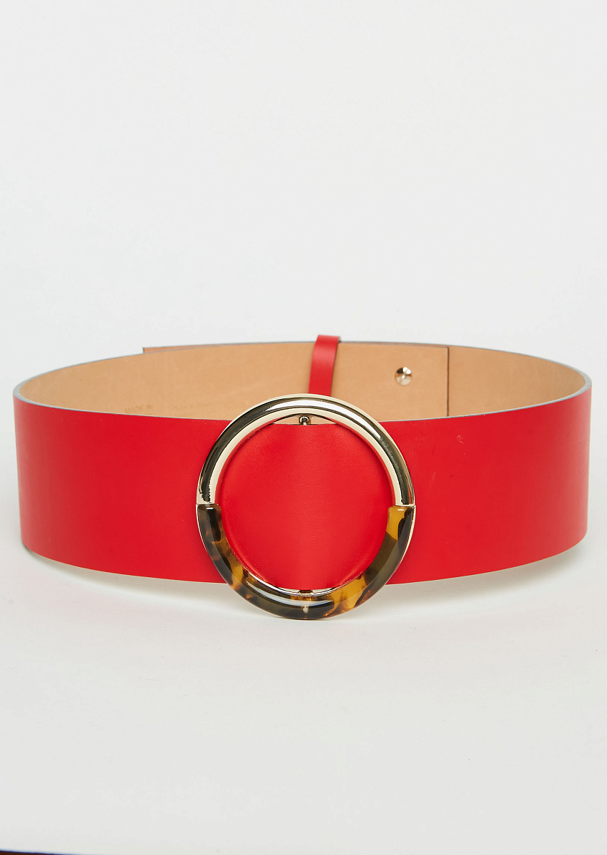 Кожаный ремень в красном цвете