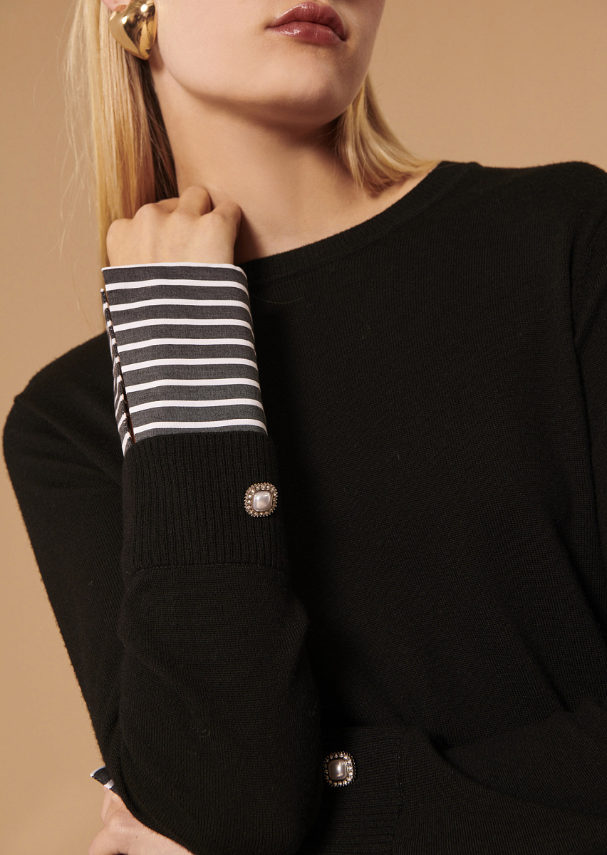 Черный джемпер из шерсти с акцентными манжетами Черный джемпер из шерсти с акцентными манжетами