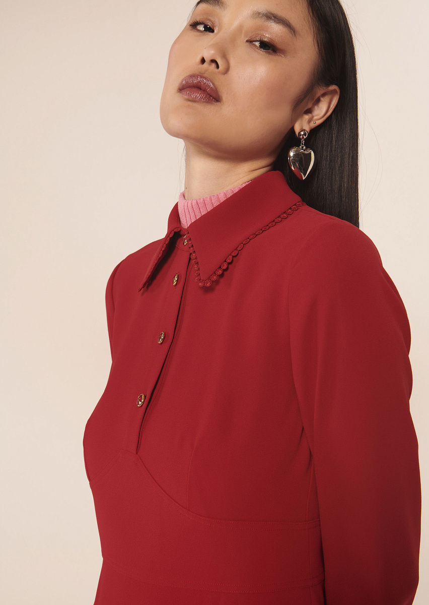 Платье из крепа в красном цвете Платье из крепа в красном цвете