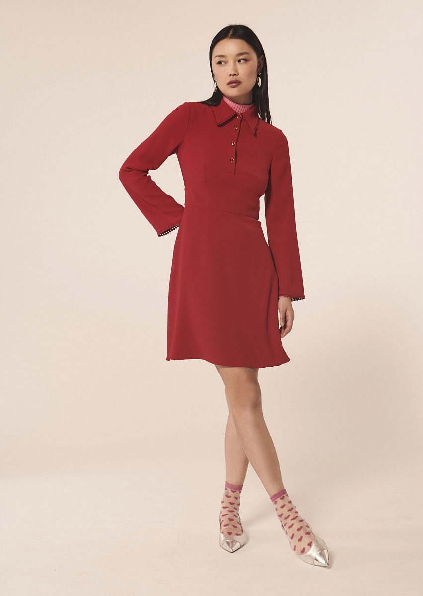 Платье из крепа в красном цвете Платье из крепа в красном цвете